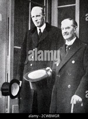 Fotografia in bianco e nero di Neville Chamberlain (1869-1940), primo ministro britannico, e Edward Wood, Lord Halifax (1881-1959) all'inizio della crisi ceca. Foto Stock