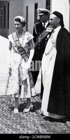 La regina Elisabetta II e il principe Filippo, visitarono la Libia nel 1954. Si recarono a Tobruk (durante la sua seconda visita di stato) per incontrare Idris, il primo e unico Re di Libia Foto Stock