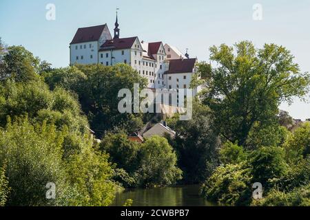 Colditz, Germania. 18 Settembre 2020. Il castello rinascimentale di Colditz sul Mulde Zwickauer. Il castello appartiene ai palazzi di Stato, castelli e giardini di Sassonia (gGmbH) e ha guadagnato fama internazionale attraverso il suo uso come prigioniero del campo di guerra 'Oflag IV-C' per gli ufficiali alleati nella seconda guerra mondiale e un tentativo di fuga con un aliante costruito dai prigionieri, il Colditz Glider. Credit: Peter Endig/dpa-Zentralbild/ZB/dpa/Alamy Live News Foto Stock
