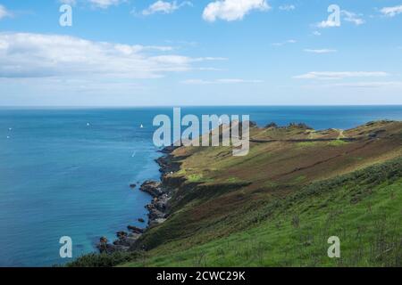 Inizia il faro di Point a Start Bay sul South West Coastal Path nella zona di South Hams di Devon, Regno Unito Foto Stock