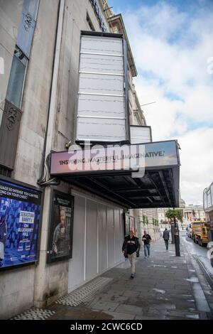 Westminster, Londra, Regno Unito. 29 settembre 2020. Trafalgar Studios Theatre al 14 Whitehall attualmente chiuso e imbarcato come la scena teatrale dal vivo rimane in uno stato di disperazione a causa delle linee guida del governo Coronavirus. Credit: Malcolm Park/Alamy Live News. Foto Stock