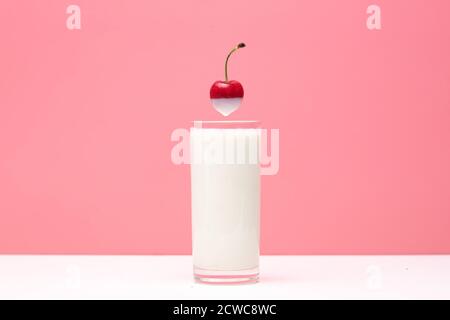 Ciliegie e yogurt Foto Stock