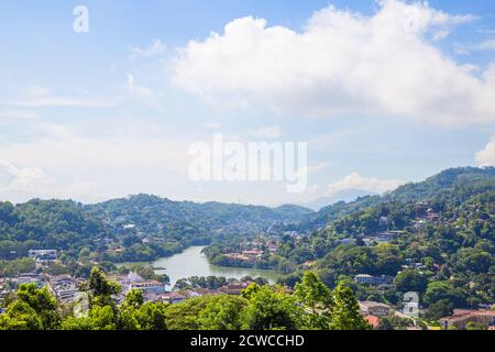 Sri Lanka, Kandy, vista del lago Kandy Foto Stock