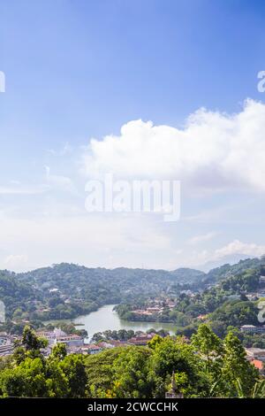 Sri Lanka, Kandy, vista del lago Kandy Foto Stock