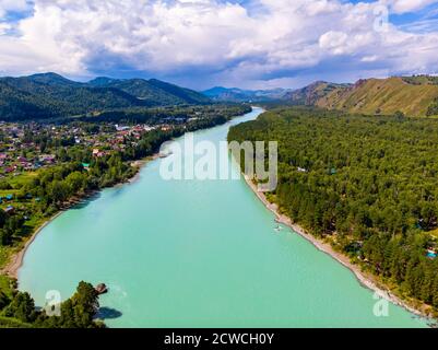 Blue Katun lago fiume Aya Altai montagne repubblica Russia, vista aerea dall'alto Foto Stock