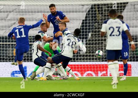 Tottenham Hotspur Stadium, Londra, Regno Unito. 29 Settembre 2020. English Football League Cup, Carabao Cup, Tottenham Hotspur contro Chelsea; Timo Werner di Chelsea spara e segna per 0-1 nel 18 minuti Credit: Action Plus Sports/Alamy Live News Foto Stock