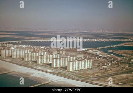 Rockaway Beach Long Island parte della costa fortemente sviluppata che confina con il New York bight ca. Giugno 1974 Foto Stock