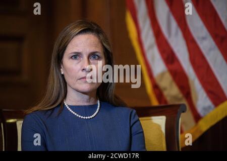 Amy Coney Barrett, nominato dalla Corte Suprema degli Stati Uniti, incontra il senatore degli Stati Uniti Ted Cruz (repubblicano del Texas) al Campidoglio degli Stati Uniti a Washington, DC, il 29 settembre 2020.Credit: Nicholas Kamm/Pool via CNP /MediaPunch Foto Stock