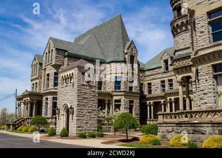 Esterno dello storico Ohio state Reformatory. Costruita nel 1886, la prigione è stata chiusa nel 1990 ed è ora un popolare sito turistico che offre escursioni Foto Stock