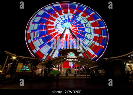 Pigeon Forge, Tennessee, USA - 15 maggio 2017: La Great Smoky Mountain Sky Wheel si trova presso il centro commerciale e di divertimenti dell'isola a Pigeon Forge. Foto Stock