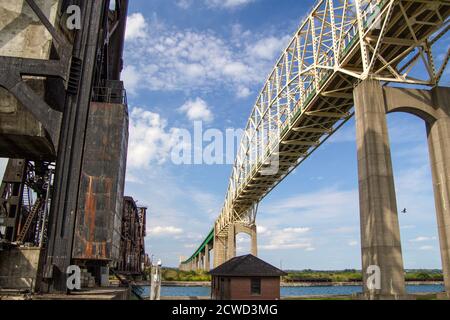 Ponte internazionale al confine tra Sault Ste Marie, Michigan, USA e la provincia di Ontario, Canada. Foto Stock