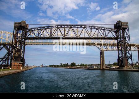 Ponte internazionale al confine tra Sault Ste Marie, Michigan, USA e la provincia di Ontario, Canada. Foto Stock