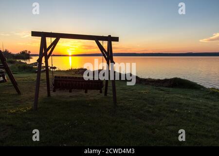 Lago Superior Alba. Alba sulla costa del lago Superior su una spiaggia nella baia di Keweenaw, nella penisola superiore del Michigan. Foto Stock