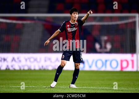 Bologna, Italia - 28 settembre 2020: Takehiro Tomiyasu di Bologna FC gesti durante la Serie UNA partita di calcio tra Bologna FC e Parma Calcio. Il Bologna FC ha vinto 4-1 su Parma Calcio. Credit: Nicolò campo/Alamy Live News Foto Stock