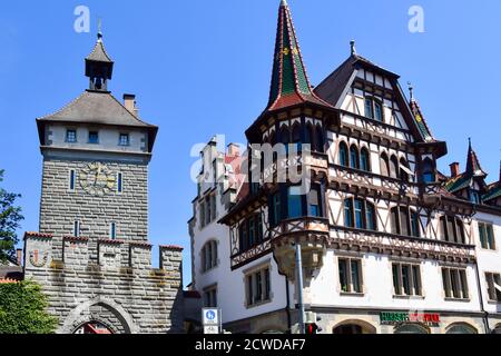 Konstanz, Germania - 27 maggio 2020: Schnetztor, porta fortificata delle mura della città. Foto Stock