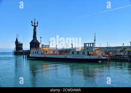 Konstanz, Germania - 27 maggio 2020: Porto di Costanza con faro e statua di Imperia. Foto Stock