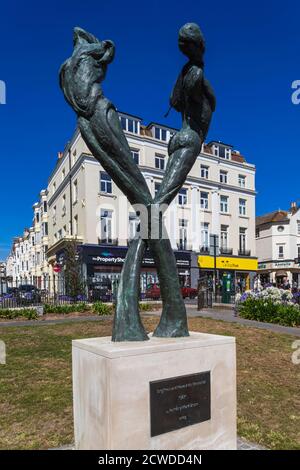 Inghilterra, East Sussex, Brighton, Kemptown, i New Steine Gardens, la statua Aids Memorial intitolata "Tay" di Romany Mark Bruce datata 2009 Foto Stock