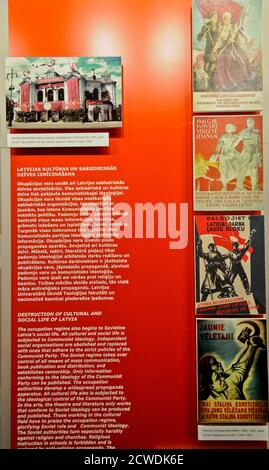 Museo dell'occupazione della Lettonia: Manifesti sovietici, riga Foto Stock