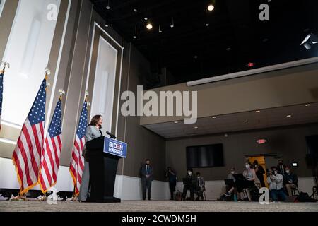 RALEIGH, NC, USA - 28 settembre 2020 - il candidato democratico alla vicepresidenza Kamala Harris fa un discorso sul percorso della campagna 2020 a Shaw Universi Foto Stock