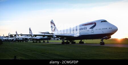 Aeroporto di Cotswold, Kemble, Gloucestershire, Regno Unito. 27 settembre 2020. Diversi Boeing 747 e altri grandi aerei passeggeri sono immagazzinati pronti per essere rottamati Foto Stock