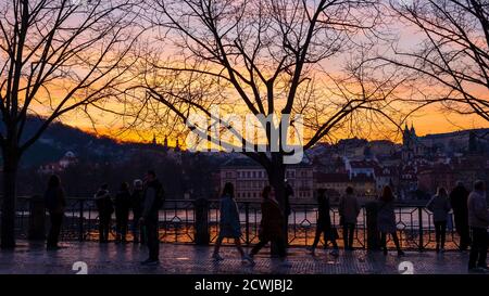 PRAGA / REPUBBLICA CECA - 29 MARZO 2019: Bel tramonto sul fiume Moldava Foto Stock