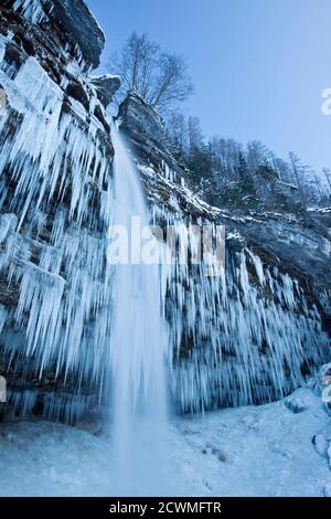 Cascata Frozen Pericnik, Parco Nazionale del Triglav, Slovenia Foto Stock