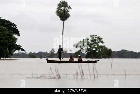People travel on a small boat near flooded villages in the Thar Pound township delta area, Irrawaddy Division August 21, 2012. More than 700 villages and 200,000 acres (80, 940 hectares) of rice fields were flooded, according to local media reports.  REUTERS/Soe Zeya Tun (MYANMAR  - Tags: SOCIETY DISASTER TRANSPORT)