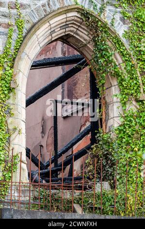 Skibbereen, West Cork, Irlanda. 30 settembre 2020. Nel pomeriggio di ieri Gardai sta indagando su un grande incendio nel vecchio convento di Skibbereen, che ha distrutto una parte dell'edificio. Anche se l'indagine è nelle sue fasi iniziali, le fonti indicano che l'incendio era dovuto a arson. Una scena di investigatore del crimine è attualmente sulla scena del grande Blaze. Credit: AG News/Alamy Live News Foto Stock