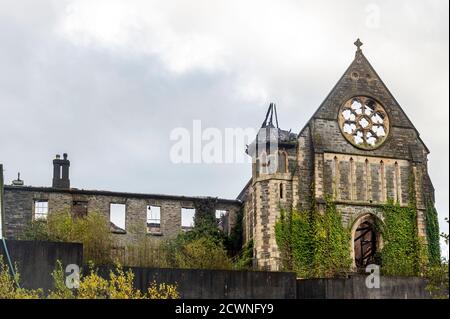 Skibbereen, West Cork, Irlanda. 30 settembre 2020. Nel pomeriggio di ieri Gardai sta indagando su un grande incendio nel vecchio convento di Skibbereen, che ha distrutto una parte dell'edificio. Anche se l'indagine è nelle sue fasi iniziali, le fonti indicano che l'incendio era dovuto a arson. Una scena di investigatore del crimine è attualmente sulla scena del grande Blaze. Credit: AG News/Alamy Live News Foto Stock