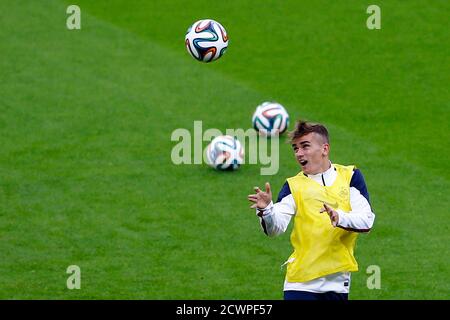 France's national soccer team player Antoine Griezmann juggles the ball during a training session at the Beira-Rio stadium in Porto Alegre, June 14, 2014. France will play in a Group E match against Honduras on June 15.  REUTERS/Marko Djurica (BRAZIL  - Tags: SOCCER SPORT WORLD CUP)