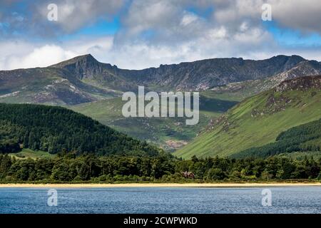 Vista dell'isola di Arran dal traghetto CalMac, Ayrshire settentrionale, Scozia Foto Stock