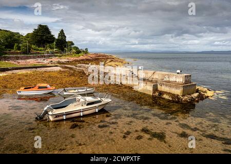 Barche ormeggiate a Sheep Harbor, ben noto per le sue pulci di pecore, a Corrie, Isola di Arran, Scozia. Foto Stock