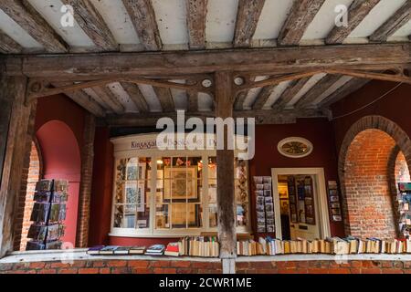 Inghilterra, Hampshire, Winchester, Kingsgate, lo storico Kingsgate Books and Prints Shop Foto Stock