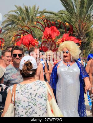 SITGES, CATALOGNA / SPAGNA - 17 GIUGNO 2018: Gay Pride Sitges 2018 Foto Stock