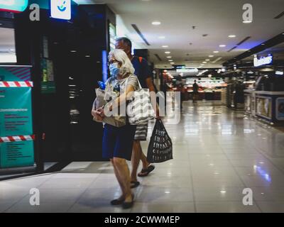 Supermercato a Georgetown, Malesia durante la prima epidemia di COVID-19 Foto Stock