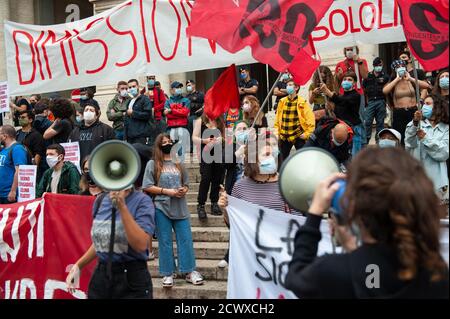 Roma, Italia, 25/09/2020: Gli studenti si radunano contro la politica italiana in materia di istruzione. © Andrea Sabbadini Foto Stock