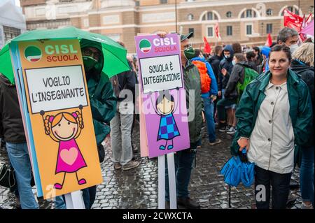 Roma, Italia, 26/09/2020: Studenti e insegnanti in raduno contro la politica italiana in materia di istruzione. © Andrea Sabbadini Foto Stock