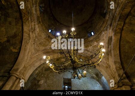 Monastero di Dadiwank in montagna lungo la strada di montagna fino alla capitale del Nagorno-Karabakh Stepanakert. Foto Stock