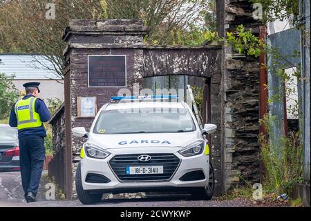 Skibbereen, West Cork, Irlanda. 30 settembre 2020. Nel pomeriggio di ieri Gardai sta indagando su un grande incendio nel vecchio convento di Skibbereen, che ha distrutto una parte dell'edificio. Anche se l'indagine è nelle sue fasi iniziali, le fonti indicano che l'incendio era dovuto a arson. Una scena di investigatore del crimine è attualmente sulla scena del grande Blaze. Credit: AG News/Alamy Live News Foto Stock