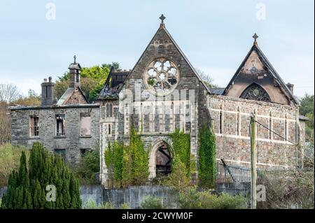 Skibbereen, West Cork, Irlanda. 30 settembre 2020. Nel pomeriggio di ieri Gardai sta indagando su un grande incendio nel vecchio convento di Skibbereen, che ha distrutto una parte dell'edificio. Anche se l'indagine è nelle sue fasi iniziali, le fonti indicano che l'incendio era dovuto a arson. Una scena di investigatore del crimine è attualmente sulla scena del grande Blaze. Credit: AG News/Alamy Live News Foto Stock