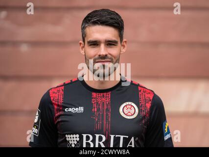 30 settembre 2020, Hessen, Wiesbaden: Foto di squadra del club di terza divisione SV Wehen Wiesbaden di fronte al rifugio di caccia Jagdschloss Platte alla periferia di Wiesbaden: Sascha Mockenhaupt. Foto: Frank Rumpenhorst/dpa Foto Stock