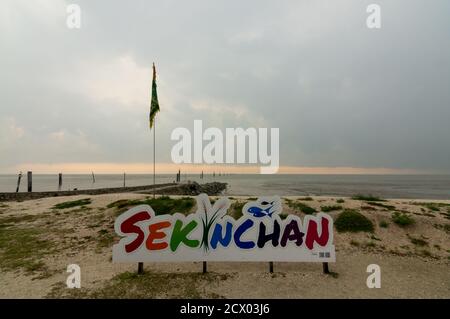 Sekinchan, Selangor/Malaysia - Ott 05 2019: Cartello Sekinchan in spiaggia. Foto Stock