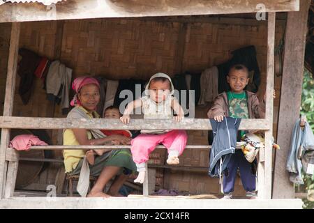 Luang Namtha Laos 12/24/2011 famiglie nella regione tribale del nord-ovest Laos Foto Stock