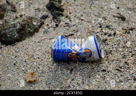 Batu Maung, Penang/Malaysia - Dic 28 2019: Birra TIGER in spiaggia. Foto Stock