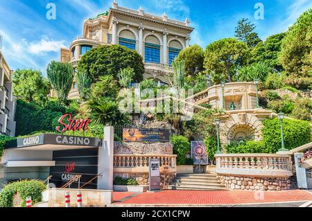 MONTE CARLO, MONACO - AGOSTO 13: Facciata del Sun Casino, complesso di gioco d'azzardo e di intrattenimento situato nel Principato di Monaco, a partire da agosto 13, Foto Stock