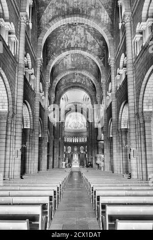 MONACO - AGOSTO 13: Interni della Cattedrale di nostra Signora Immacolata, aka Cattedrale di Monaco, simbolo della città di Monaco, aka le Rocher o la roccia Foto Stock