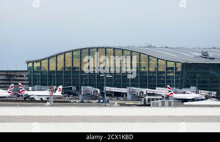 Il terminal 5 dell'aeroporto di Heathrow è stato preso il 26 settembre 2020 all'aeroporto di Londra Heathrow, Middlesex, Regno Unito Foto Stock