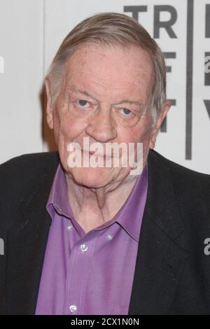 Richard Schickel, autore, giornalista e regista di documentari, partecipa alla prima mondiale del Tribeca Film Festival 2013 di 'Eastwood directs: The Untold Story' presso il BMCC Tribeca Performing Arts Center di New York il 27 aprile 2013. Foto: Henry McGee/MediaPunch Foto Stock