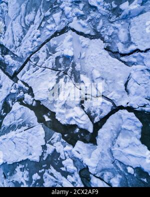 Vista aerea delle formazioni di ghiaccio sul fiume Foto Stock