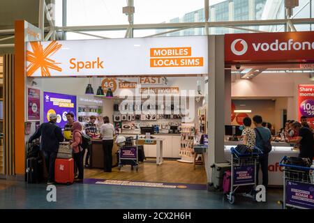 Negozio di Spark New Zealand Ltd. (Comunemente noto come Spark) nel terminal passeggeri dell'aeroporto internazionale di Auckland. Vendono le schede SIM turistiche qui Foto Stock